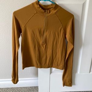Swiftly cropped half zip